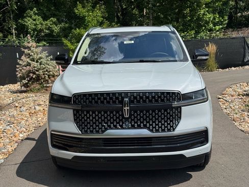 New 2025 Lincoln Navigator L Reserve image 8