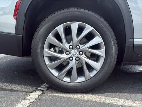 Used 2025 Buick Enclave Preferred FWD image 9