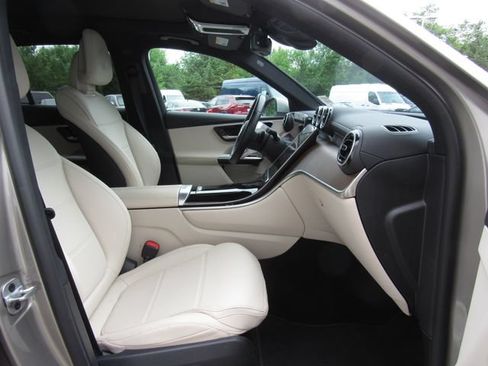 Used 2023 Mercedes-Benz GLC 300 4MATIC image 17