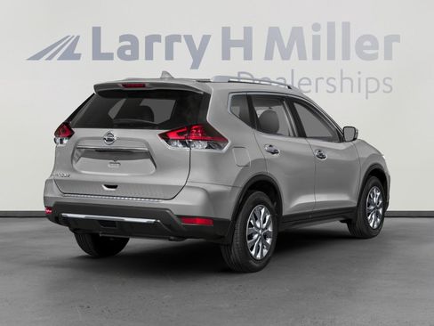 Used 2018 Nissan Rogue SV w/ Premium Package image 2