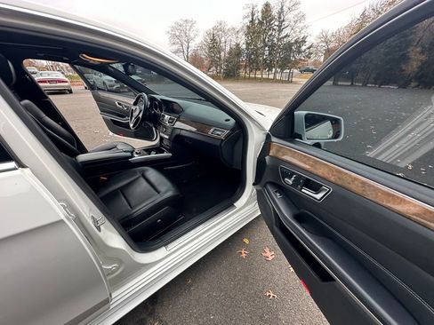 Used 2016 Mercedes-Benz E 350 4MATIC Sedan image 23