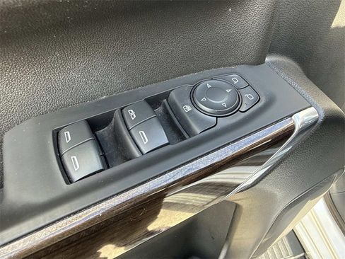 Used 2021 Chevrolet Silverado 1500 LT image 11