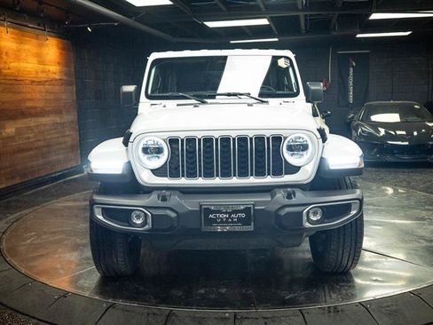 Used 2025 Jeep Wrangler Unlimited Sahara AWD/4WD image 4