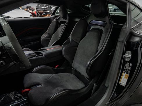 Used 2023 Aston Martin V8 Vantage Coupe RWD image 23