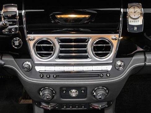 Used 2015 Rolls-Royce Ghost image 36