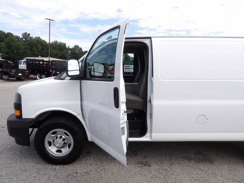 Used 2022 Chevrolet Express 2500 w/ Driver Convenience Package RWD image 13