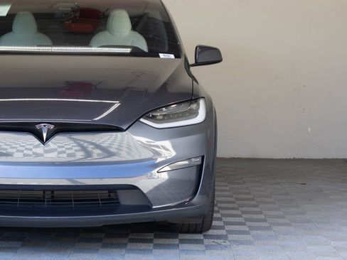 Used 2022 Tesla Model X Plaid image 5