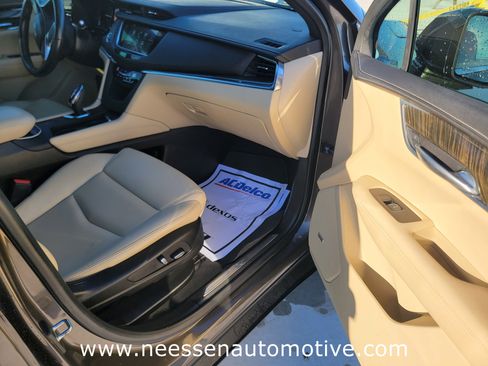 Used 2019 Cadillac XT5 FWD image 9