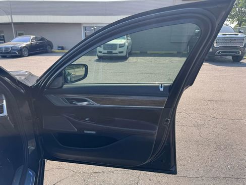 Used 2017 BMW 750i xDrive image 21