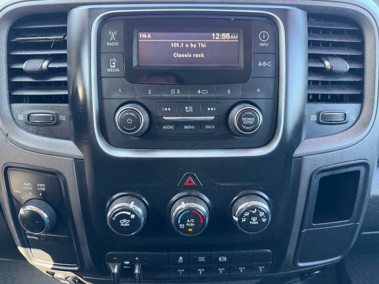 Used 2013 RAM 3500 Tradesman w/ Chrome Appearance Group AWD/4WD image 18