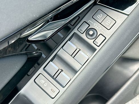 Used 2025 Land Rover Range Rover Evoque S image 19