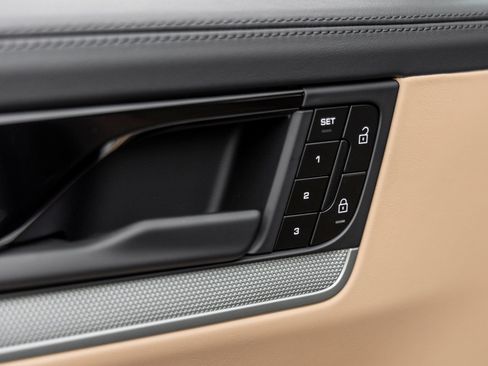 Certified 2026 Porsche Cayenne Coupe AWD/4WD image 21