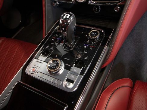 Used 2023 Bentley Flying Spur Flying Spur image 54