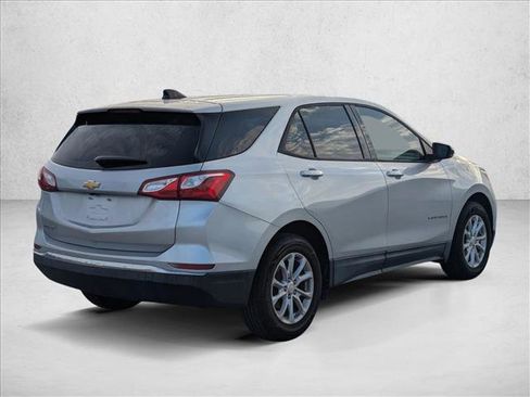 Used 2018 Chevrolet Equinox LS FWD image 5
