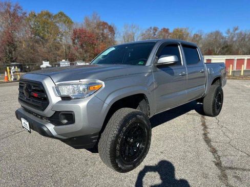 Used 2018 Toyota Tacoma SR RWD image 1