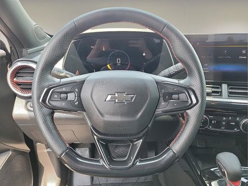 Used 2024 Chevrolet Trax RS w/ Sunroof Package FWD image 19