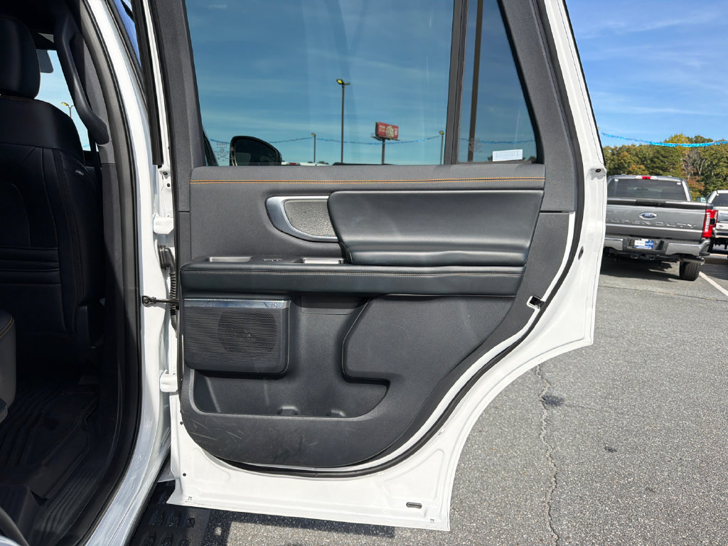 Used 2025 Ford Expedition Tremor AWD/4WD image 17