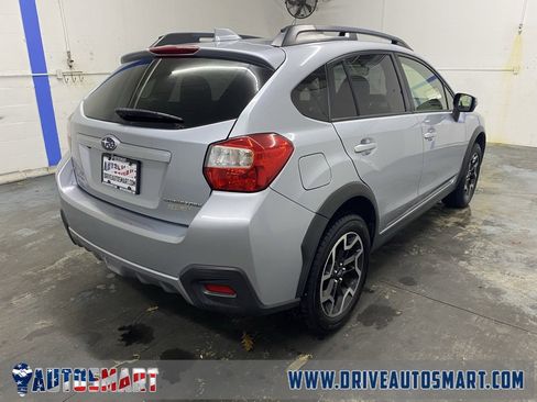 Used 2017 Subaru Crosstrek 2.0i Limited image 3