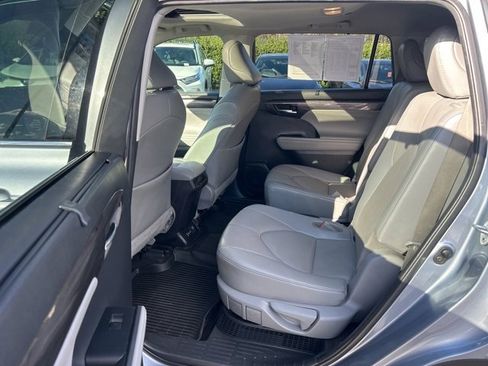 Used 2022 Toyota Highlander Limited image 17