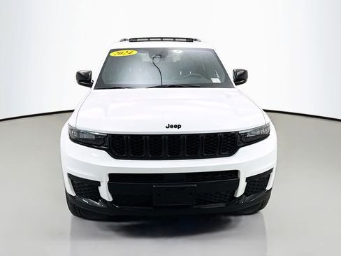 Used 2024 Jeep Grand Cherokee L Altitude AWD/4WD image 2