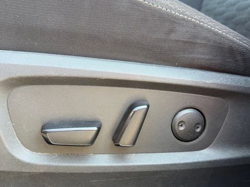 Used 2022 Nissan Pathfinder SV FWD image 14