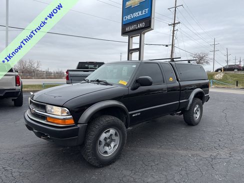 Used 2000 Chevrolet S10 Pickup LS w/ Preferred Equipment Group image 1