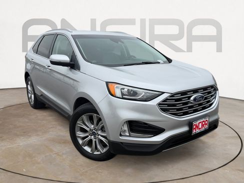 Used 2019 Ford Edge Titanium FWD image 4