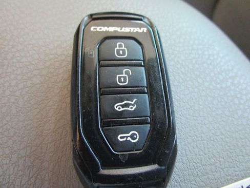 Used 2020 Toyota Camry LE image 33