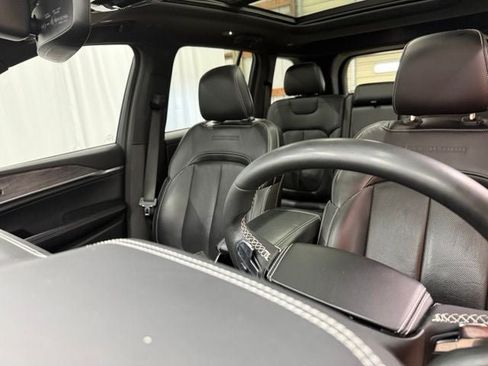 Used 2023 Jeep Grand Cherokee Overland AWD/4WD image 5
