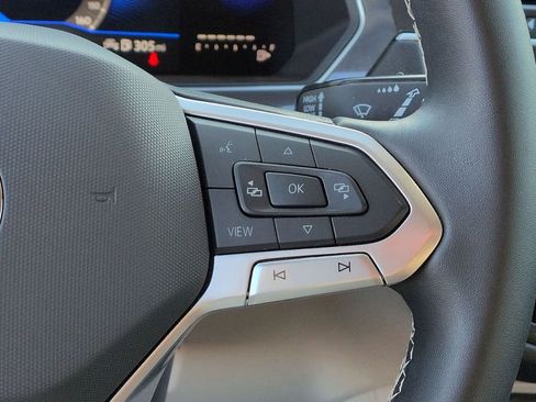 Used 2024 Volkswagen Tiguan SE image 21