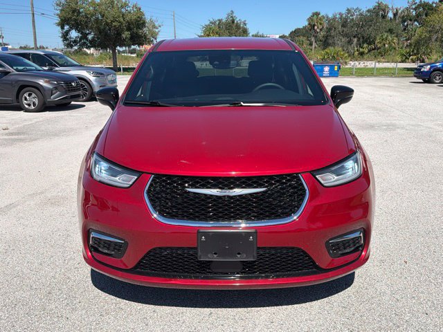 Used 2025 Chrysler Pacifica Select FWD image 8