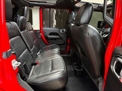 Used 2020 Jeep Wrangler Unlimited Sahara AWD/4WD image 7