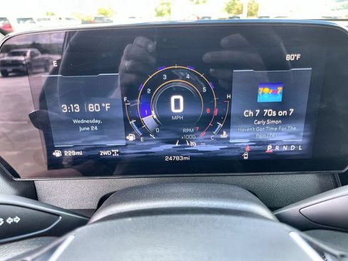 Used 2025 Chevrolet Traverse LT w/ Sun and Wheel Package AWD/4WD image 11