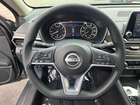 Used 2025 Nissan Altima 2.5 SV FWD image 30