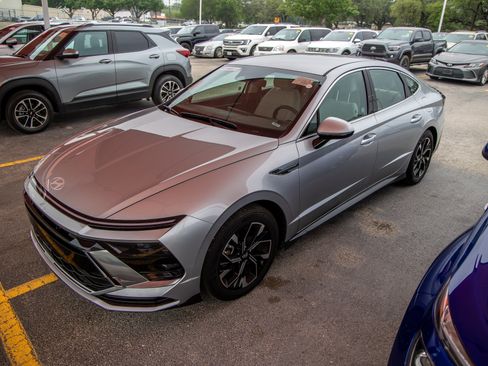 Used 2025 Hyundai Sonata SEL FWD image 3