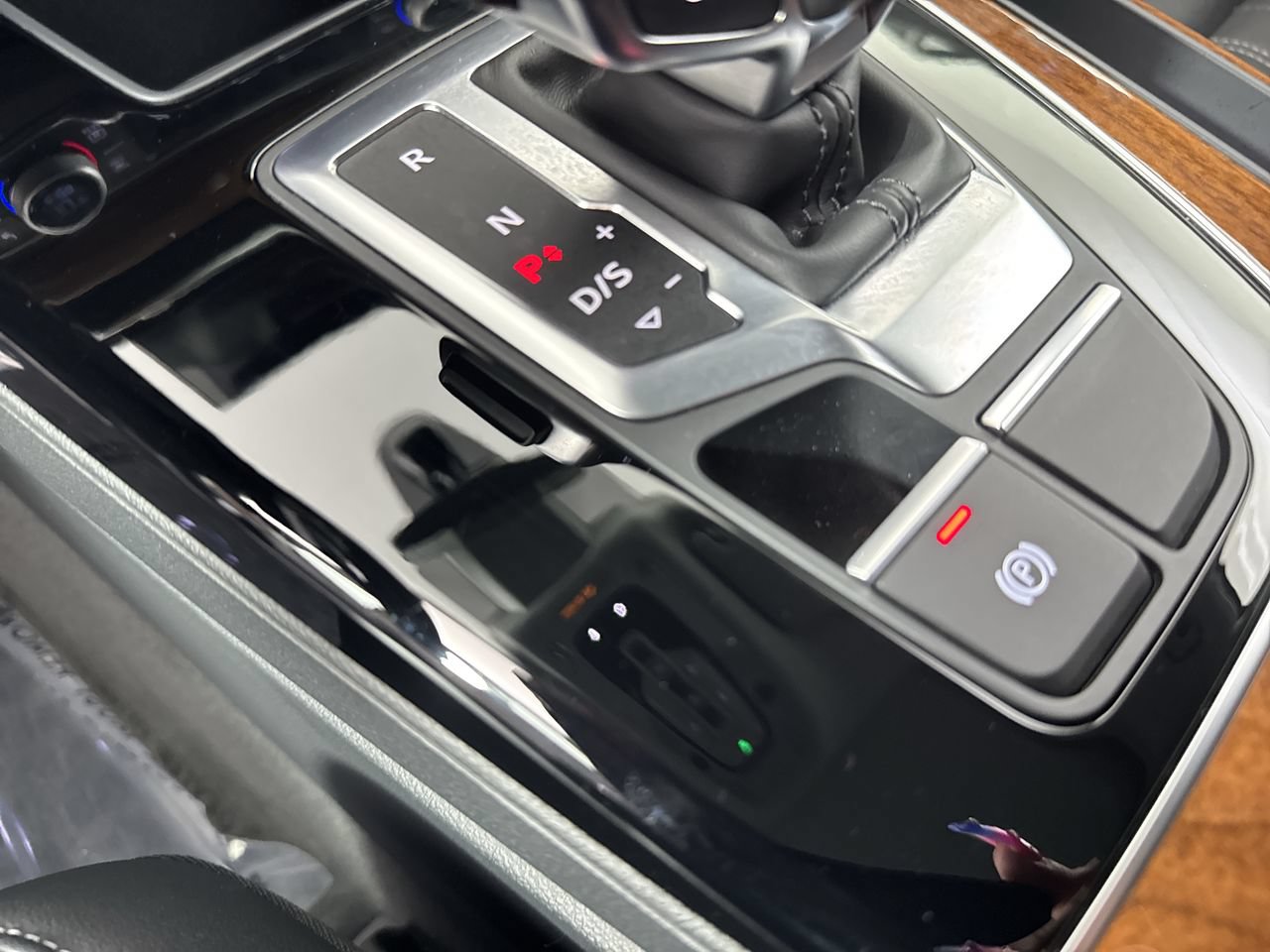 Used 2023 Audi Q5 2.0T Premium w/ Convenience Package AWD/4WD image 24