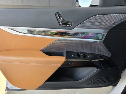 Used 2023 BMW 740i image 16