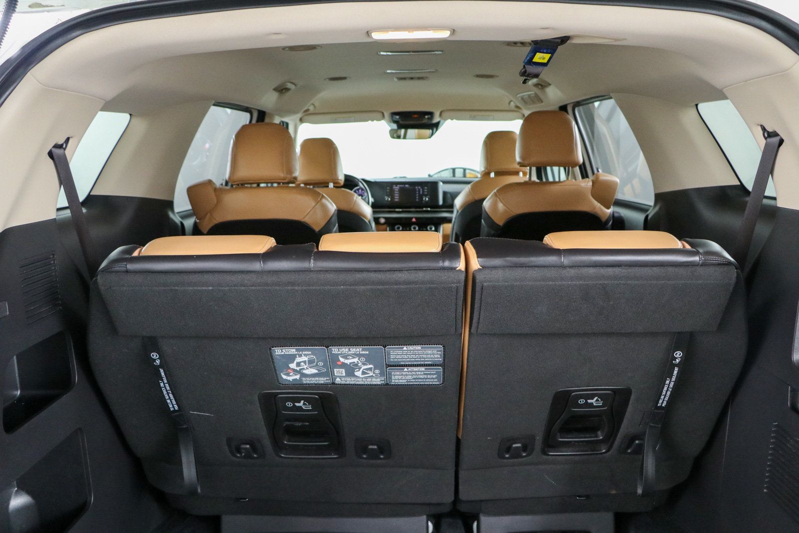 Used 2024 Kia Carnival LX FWD image 31