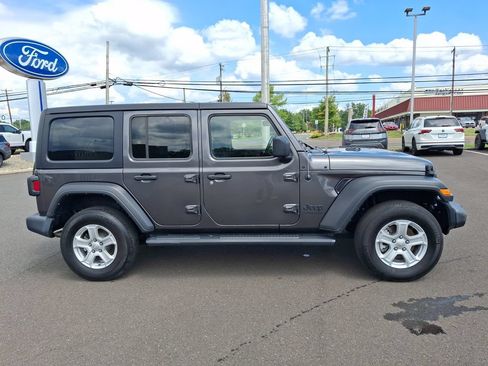 Used 2022 Jeep Wrangler Unlimited Sport AWD/4WD image 11