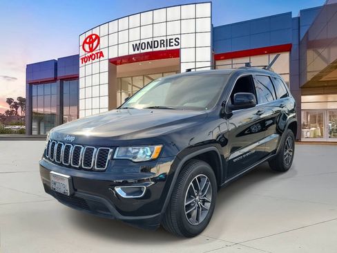 Used 2018 Jeep Grand Cherokee Laredo image 2