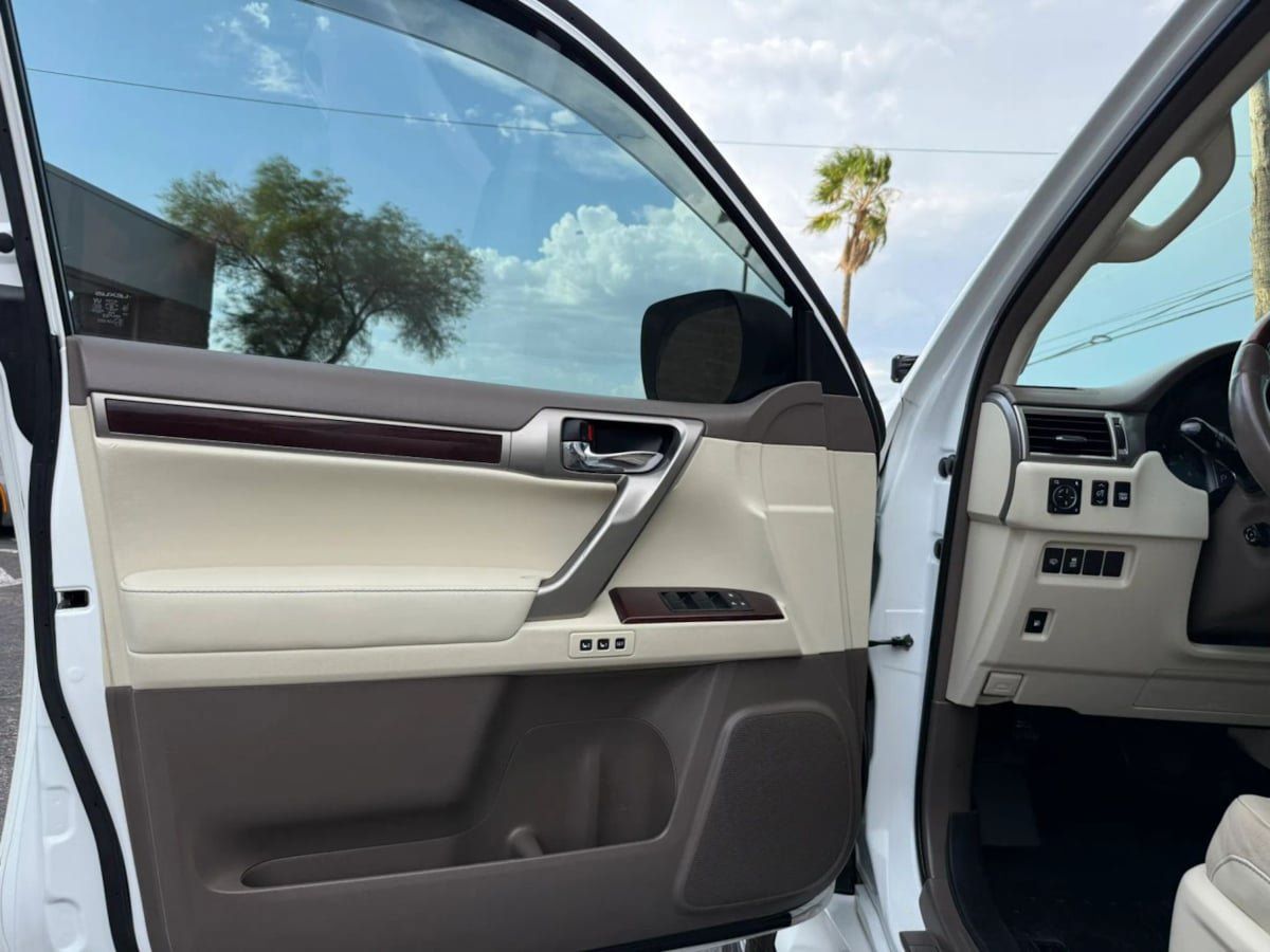 Used 2014 Lexus GX 460 w/ Premium Package AWD/4WD image 36