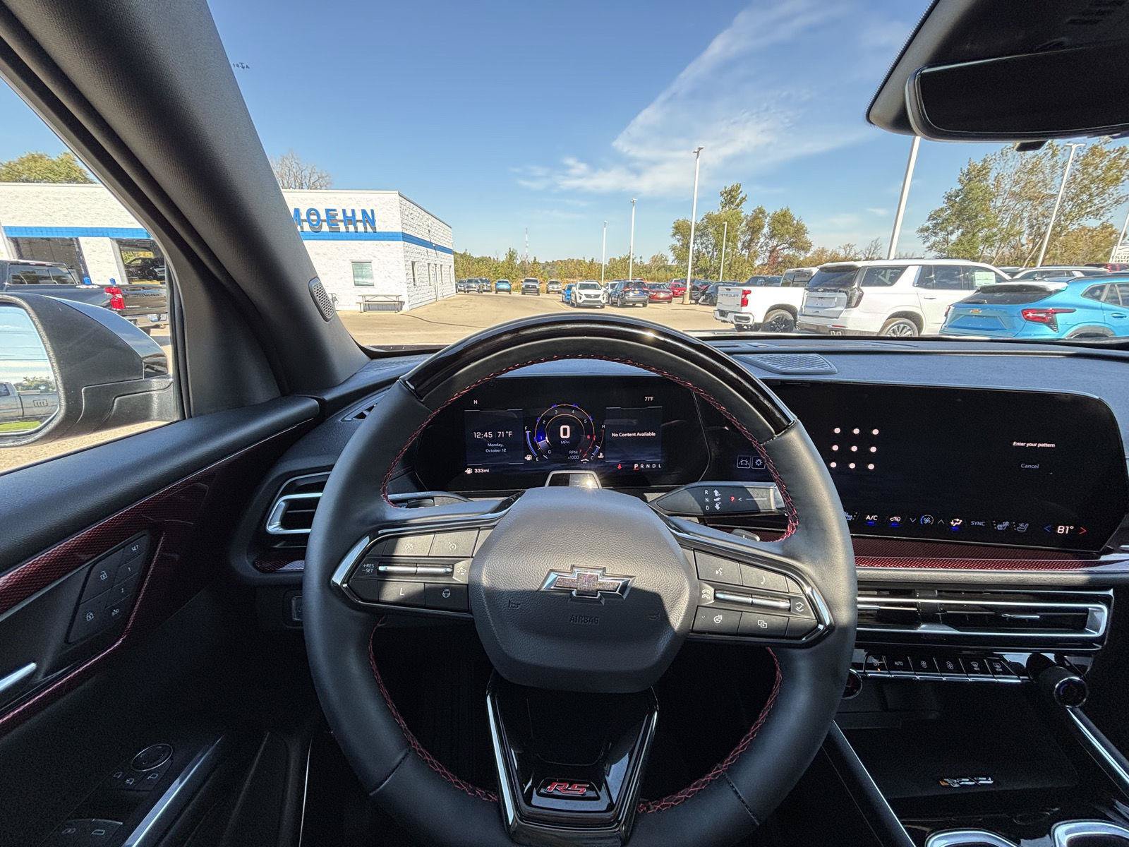 Used 2024 Chevrolet Traverse RS FWD image 28