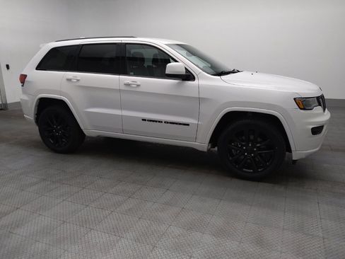 Used 2022 Jeep Grand Cherokee Laredo X image 11