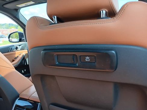 Used 2021 BMW X5 xDrive40i w/ M Sport Package AWD/4WD image 20