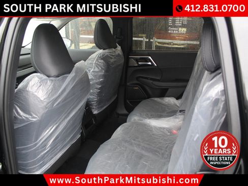 New 2025 Mitsubishi Outlander SE image 14