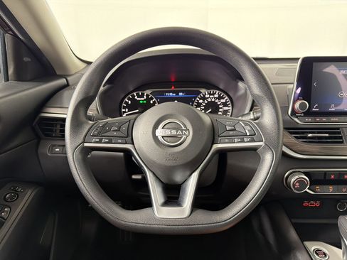Used 2024 Nissan Altima 2.5 SV FWD image 15
