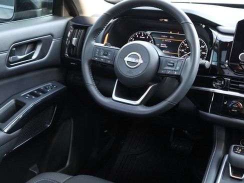 Certified 2025 Nissan Pathfinder SV w/ SV Premium Package FWD image 27