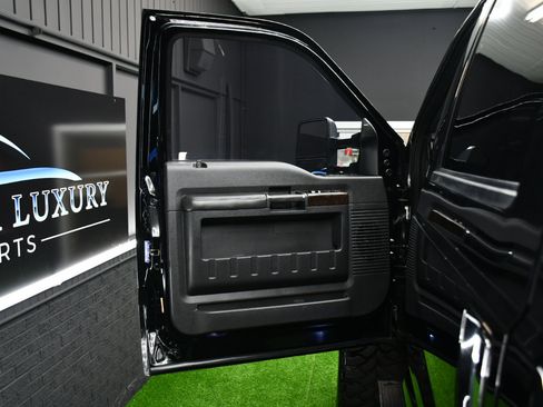 Used 2016 Ford F250 Platinum w/ FX4 Off-Road Package image 27