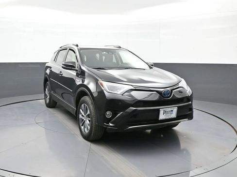 Certified 2018 Toyota RAV4 XLE w/ Convenience Package image 3