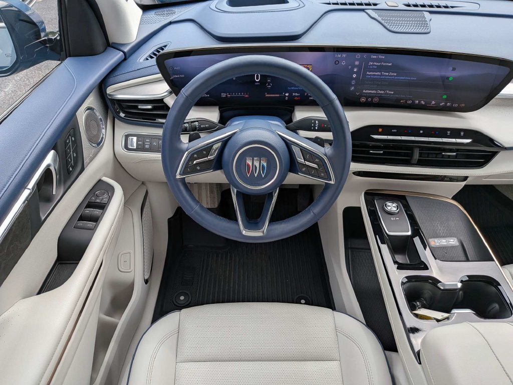 Used 2025 Buick Enclave Avenir AWD/4WD image 16